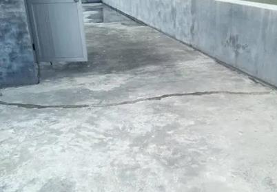 嘉陵楼顶漏水维修公司分享下如何解决卫生间隐蔽部位漏水的问题?